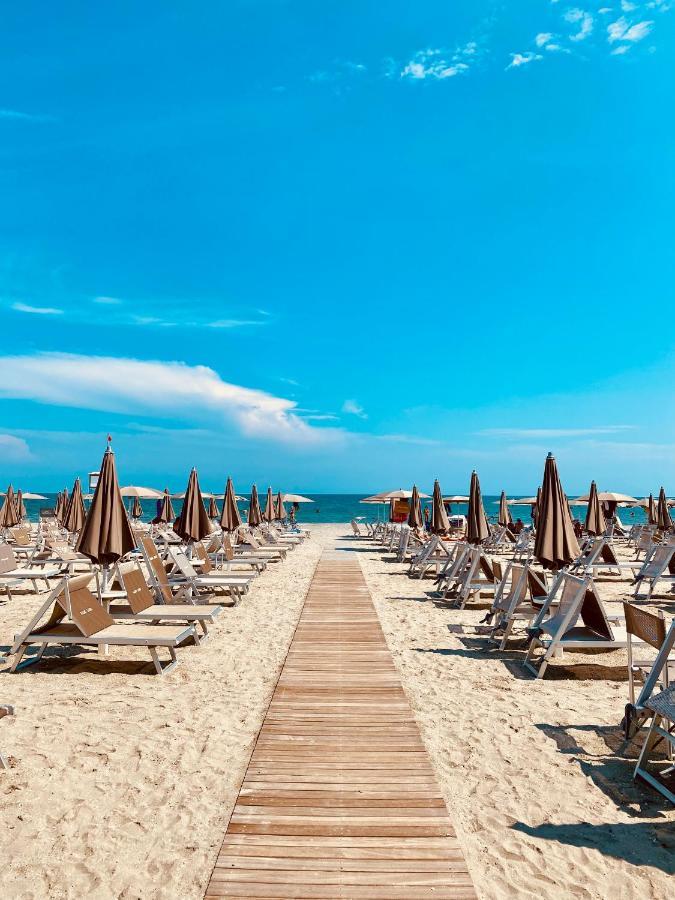 Residence Pineta Verde Milano Marittima Bagian luar foto
