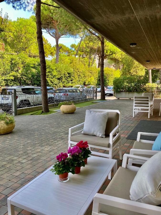 Residence Pineta Verde Milano Marittima Bagian luar foto