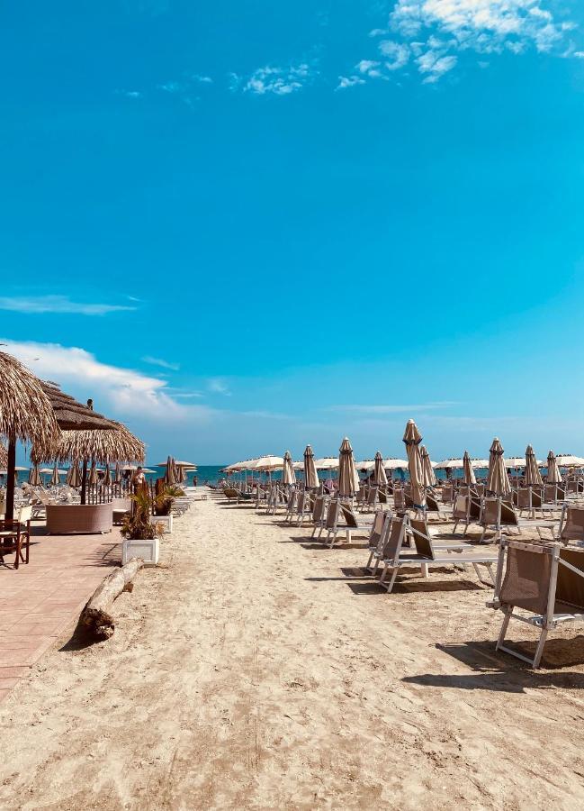 Residence Pineta Verde Milano Marittima Bagian luar foto